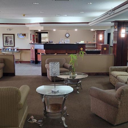 Windsor Inn & Suites Dodge City Exterior foto